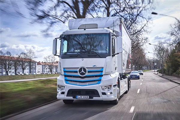 续驶200km的eActros电动卡车投入实测：奔驰计划2021年实现市场化运营